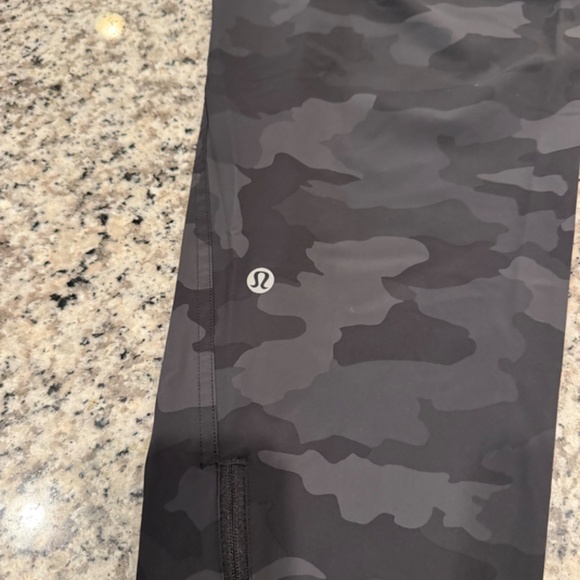Lululemon Adapted State High Rise Jogger Full Length Black Camo - Size 8 - Picture 5 of 5